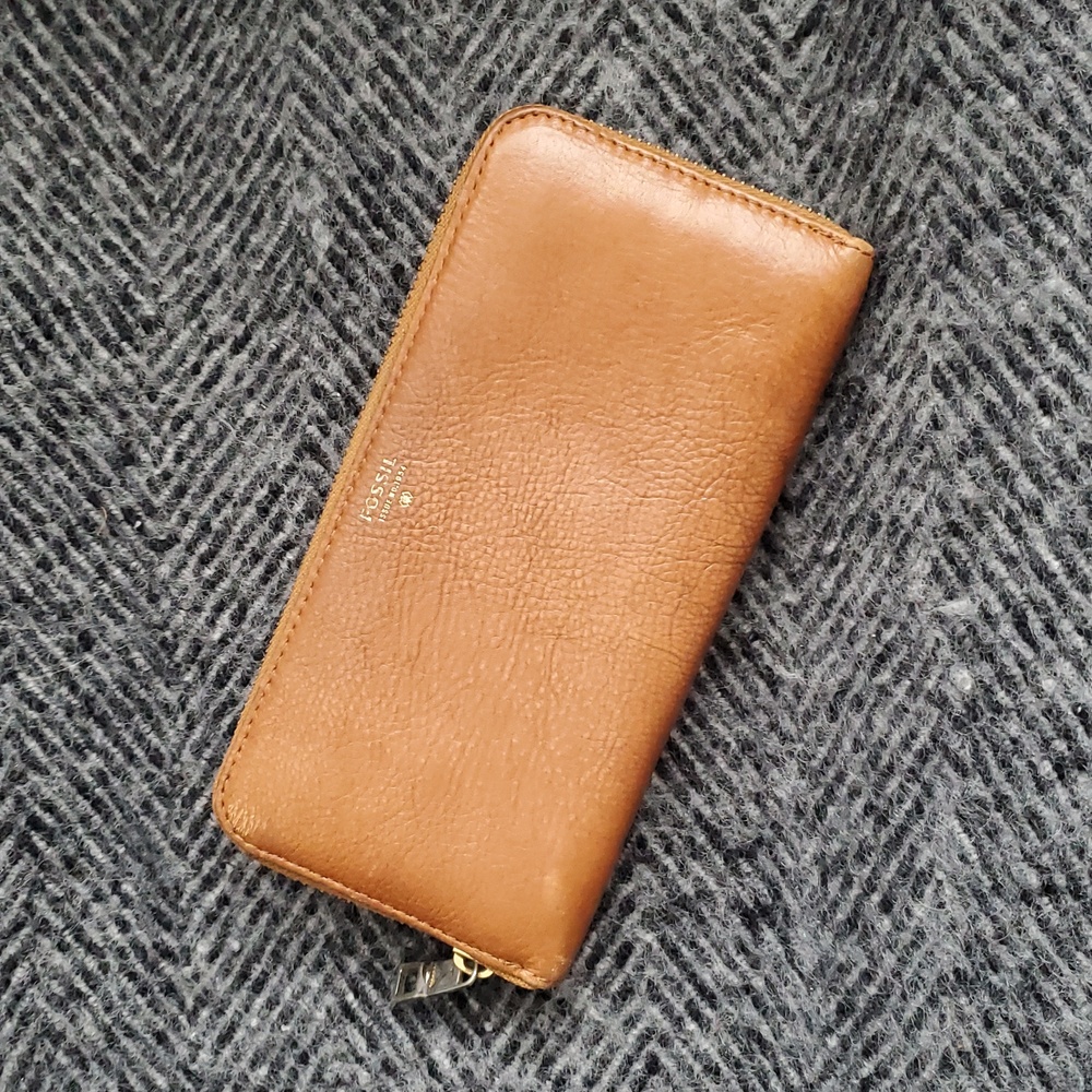 Fossil Sydney Cognac Zip Around Leather Wallet | Classic Timeless Clutch